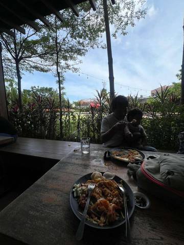 Menikmati Sarapan Ikonik Batam, Konsep Outdoor Ramah Anak