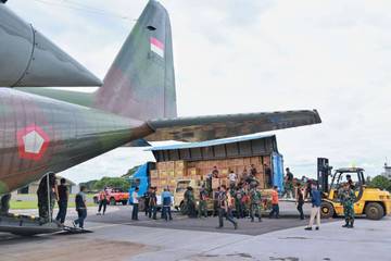 TNI AU Salurkan 900 Ton Bantuan Kemanusiaan Nasional