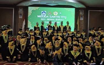 Santri dan Santriwati TPQ Kecamatan Meral Resmi Diwisuda