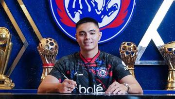 Arema FC Tambah Kekuatan Di Bawah Mistar