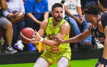 Pacific Caesar Surabaya Melepas Dino Butorac