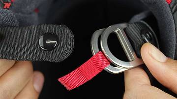 Double D Ring, Pengunci Helm Aman