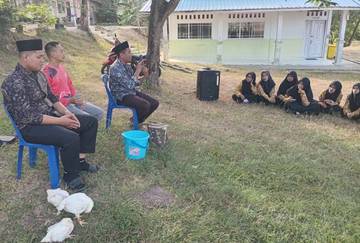 Siswa MAN Karimun Praktik Sembelih Ayam Sesuai Syariat