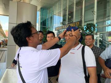 Sambut SMSI Kepri di HPN, Rinaldi Disematkan Lomar