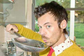 Harry Styles Puncaki Billboard lewat Aperture