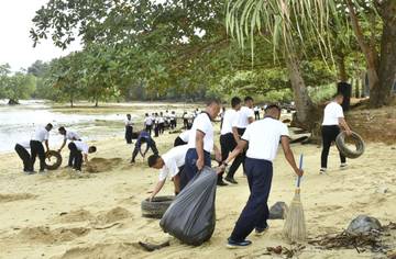TNI AL Kodaeral IV Atasi Sampah Laut