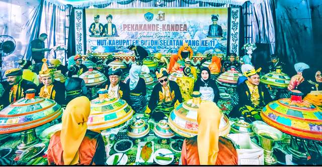 Prosesi Pekakande-Kandea Meriahkan Hari Jadi Buton Selatan