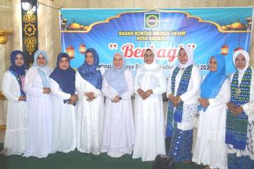 BKMT Berbagi Ketua TP PKK Baubau Beri Apresiasi