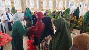 Bulan Ramadan, Ketua TP PKK Baubau Berbagi Kebahagiaan   
