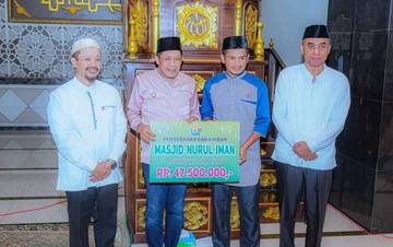 Wagub Sultra Salurkan Bantuan Rumah Ibadah di Buton Tengah