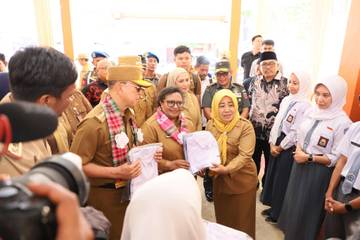 Gubernur Sultra Dorong Kemandirian SMK Produksi Seragam Sekolah