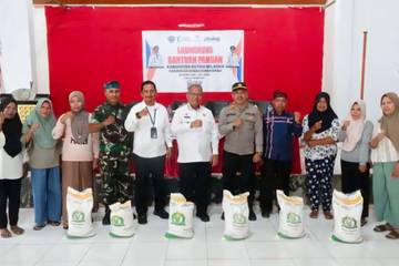 Pemkab Busel dan Bulog Salurkan Cadangan Pangan Pemerintah