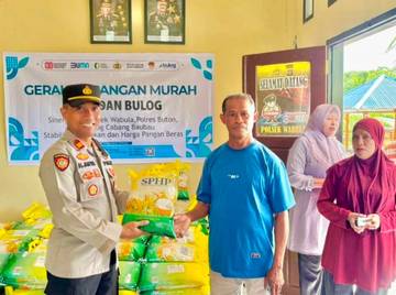 Polsek Jajaran Polres Buton Salurkan Beras SPHP Bulog