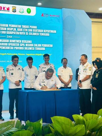 Bupati Busel Teken Komitmen Cegah Korupsi