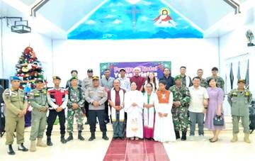 Personel Ops Lilin Amankan Ibadah Natal di Buton
