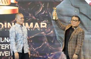 Menag Terima Penghargaan Tokoh Kerukunan Umat Beragama