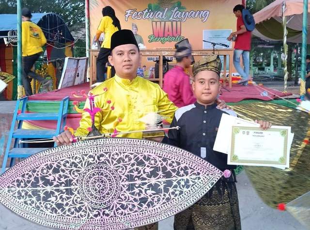 Siswa SDN 50 Juara Festival Layang Wau
