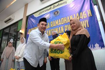PWI dan IKWI Pusat Santuni Yatim Piatu di Ramadhan