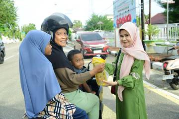 Pengajian Madina Bengkalis Berbagi Minyak di Bulan Ramadan