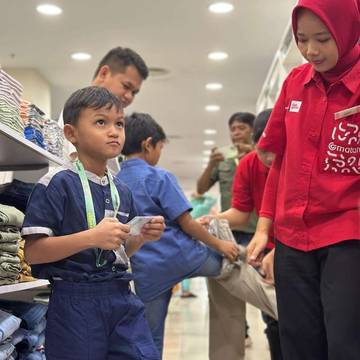 PHR Zona Rokan Bagikan Baju Lebaran untuk Anak Yatim