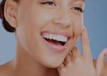 Tips Memutihkan Gigi dengan Bahan Alami 