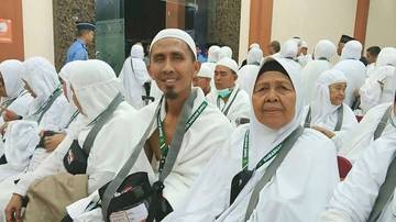 Dari Serabi Ke Tanah Suci, Nek Marni Berangkat