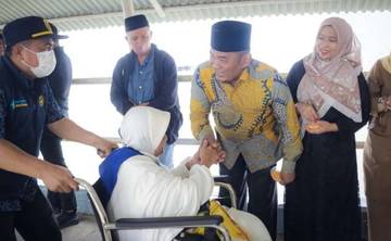 Wawako Sugiyarto Sambut Kedatangan Jamaah Haji Dumai
