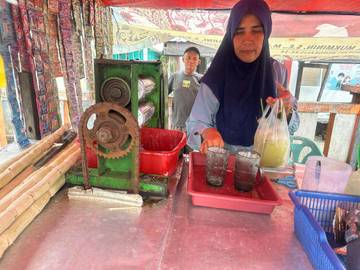 Perjuangan Ibu Fitriah, Air Tebu Jadi Harapan Hidup