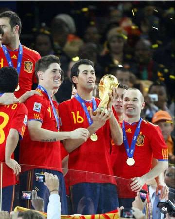 Profil Sergio Busquets Pemain Cerdas Segudang Prestasi