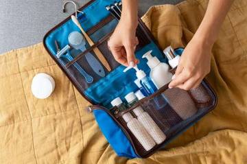 Delapan Rekomendasi Barang Wajib Dibawa Saat Traveling