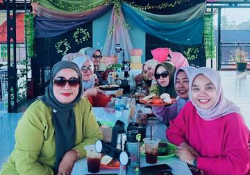 Hari Ibu: Wali Murid SD Aisyiyah Tukar Kado