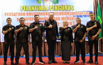 Bupati Asmar Dorong Prestasi Bulutangkis Kepulauan Meranti