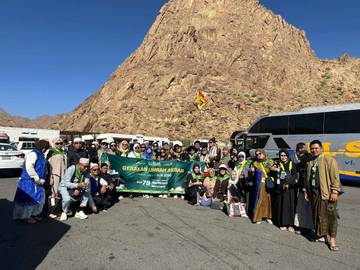 Jamaah Arminareka Kunjungi Jabal Magnet Madinah