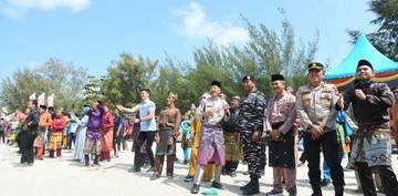 Warga Antusias Ikuti Festifal Layang-Layang Wau Laksamana