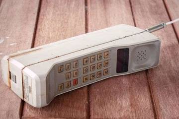 Potret Handphone Pertama Dunia Awal Teknologi Seluler