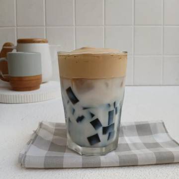 Dalgona Cincau, Kombinasi Susu, Kopi, dan Cincau