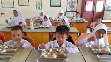 SD Negeri 44 Bengkalis Terima 123 Ompreng MBG