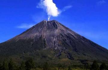 5 Gunung Paling Angker di Indonesia