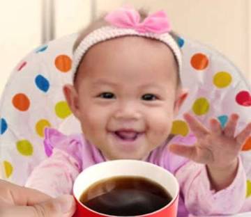 Amankah Bayi Minum Kopi? Ini Penjelasan Ahli