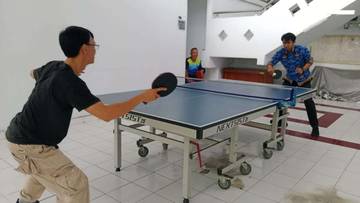 Asiknya Bermain Tenis Meja di Kantor: Hilangkan Penat