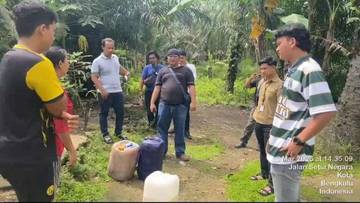 Polresta Bengkulu Razia Rumah Produksi Tuak