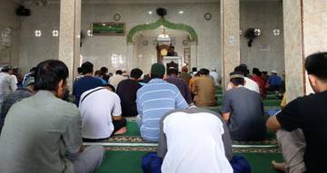 Perbedaan Salat Tarawih 11 Rakaat dan 21 Rakaat