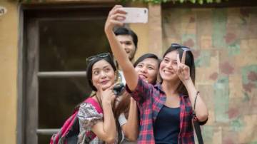 Gen Z: Antara Tekanan Sosial dan Gaya Hidup 