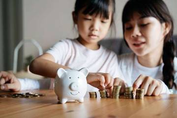 Melatih Anak Menggunakan Uang: Investasi untuk Masa Depan 