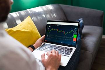 Teknologi AI Mulai Diterapkan dalam Transaksi Saham Online
