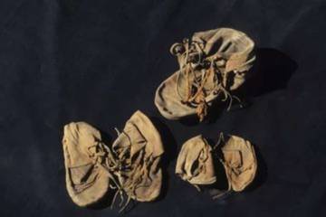 Sepatu: Dari Alas Kaki Primitif ke Mode Dunia