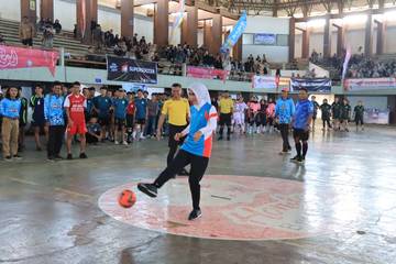 Dewi Coryati Bersama Kemenpora Gelar Kejurda Futsal Bengkulu