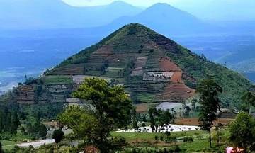 Situs Gunung Padang: Benarkah Piramida Tertua di Dunia?