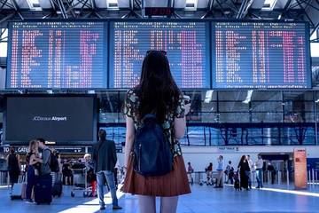 Tips Aman dan Nyaman Bepergian Udara Secara Solo
