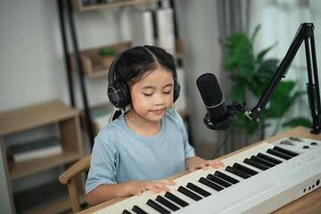 Melatih Anak Bermain Piano